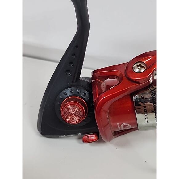 Shakespeare Reverb RVRSP30 Red spinning reel Looks Like It Has Never Been Used - Picture 4 of 8